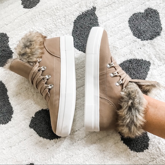🆕 /DAISIE/ High Top Fur Lace Up Sneakers - Picture 3 of 11
